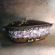 Żardiniera ozdobna w antycznym stylu.