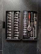 Zestaw kluczy , 46 el grzechotka i wiele końcówek i przejściówek