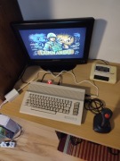 Commodore C64 komplet, gry, joystick QuickShot QS-131, tapecart, magnetofon