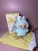 Lalka labubu pin for love literka I