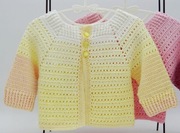 Szydełkowy sweterek dziecięcy