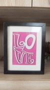 Dekoracyjny napis LOVE w ramce