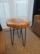 Stolik plaster drewna dekoracja