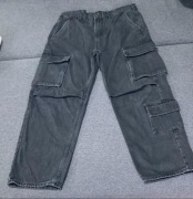 Spodnie jeansowe Cropp rozmiar 30-32 w dobrym stanie