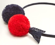 Mango opaska do włosów z pomponami