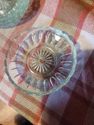 Cztery talerzyki szklane lekko zielone