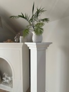 Biały Postument rzeźbiony z drewna | Wyjątkowe rękodzieło na prezent 