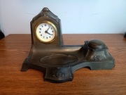 Kominkowy zegar z kałamarzem