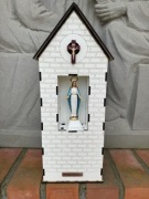 Kapliczka wzorowana na kapliczce z Gietrzwałdu.