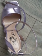 Paris Hilton -szpilki 37