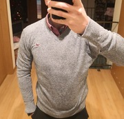 Szary sweter Hollister rozmiar S – serek (v-neck)