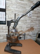 Ręczna praska do owoców. Wyciskarka.