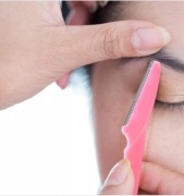 NOŻYK TRYMER DO STYLIZACJI I REGULACJI BRWI