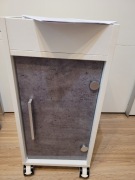 Tchibo szafka na kółkach drzwi szkło jak beton 