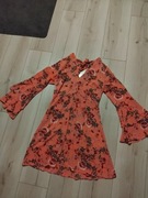 Sukienka z bufiastymi rękawami 