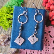 Miedziane kolczyki z runami i turmalinami