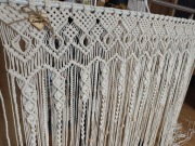 Makramowa firana do okna w stylu Boho