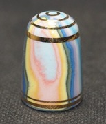 Naparstek kolekcjonerski z kamienia Agatowego Bouchet tęczowy