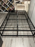 Łóżko metalowe czarne