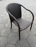 Krzesło ogrodowe w dobrym stanie 
