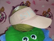 Czapka z daszkiem (bejsbolówka) z otworem na kucyk.