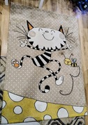 Dywan beżowy z kotem i pszczołą 160*230
