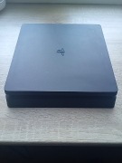 Playstation 4 slim 1 tb, 2 pady, gry
