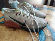 Buty sportowe firmy NIKE model React 