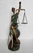 Duża efektowna figurka "Temida".