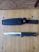 Fallkniven A1, ze starej produkcji, skórzana pochwa