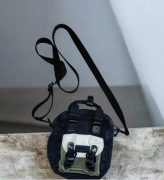 Markowa sportowa torebka listonoszka Doughnut mini