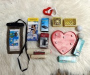 Zestaw akcesoriów domowych białe szare dekoracje serce świeca doniczka boho