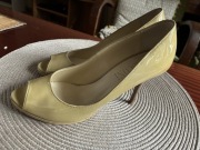 Szpilki beżowe skórzane lakierki super wygodne rozmiar 36