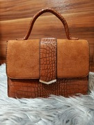 Torebka kuferek brązowa.