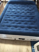 Materac elektrycznie pompowany 