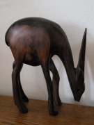 Stara, ręcznie rzeźbiona, afrykańska, drewniana figurka gazeli z Ghany
