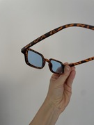 Damskie okulary leo z niebieskimi soczewkami
