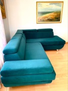 Sofa narożnik z funkcją spania i regulowanymi zagłówkami