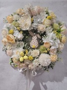 Wianek wiosenny Wielkanocny na drzwi kwiaty