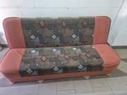 Sofa rozkładana dwuosobowa z pojemnikiem na pościel. Bordowo szara