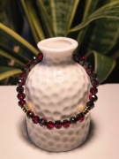 Bransoletka z elementami bordo