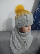 Czapka ręcznie robiona z szalem