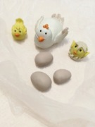 Kura plus jajka i kurczaki z masy cukrowej na tort 