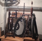 Staromodne lustra i wrzeciona kądziele / do karczmy