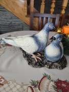 Duża figura gołębi sygnowana Cero