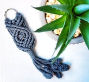 Breloczek do kluczy szary sznurek makrama handmade