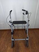 Chodzik / balkonik rehabilitacyjny z siedziskiem – stabilny