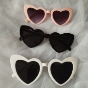 Okulary w kształcie serca w 3 kolorach na ślub i wesele 