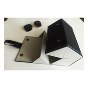 Etui na okulary Czarne Eleganckie Etui ze złotymi guzikami