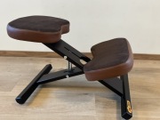 Klękosiad (krzesło ergonomiczne) z litego drewna 